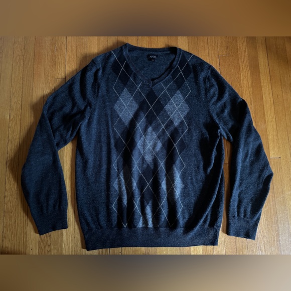 Apt. 9 Other - Apt 9 Gray & Black Argyle Merino Wool Blend V-Neck Sweater, Size XL